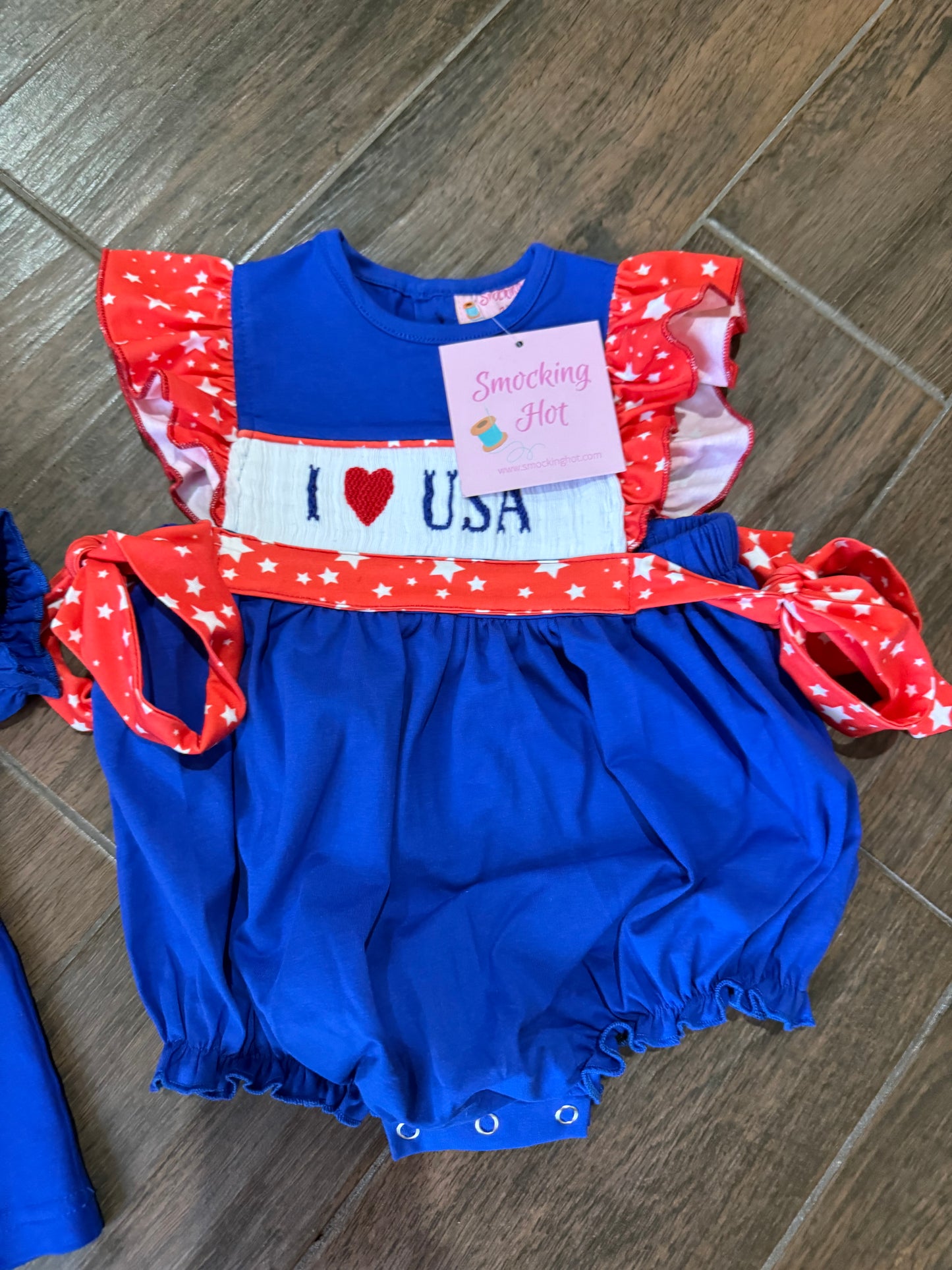 Hand smocked - I ❤️ USA bubble